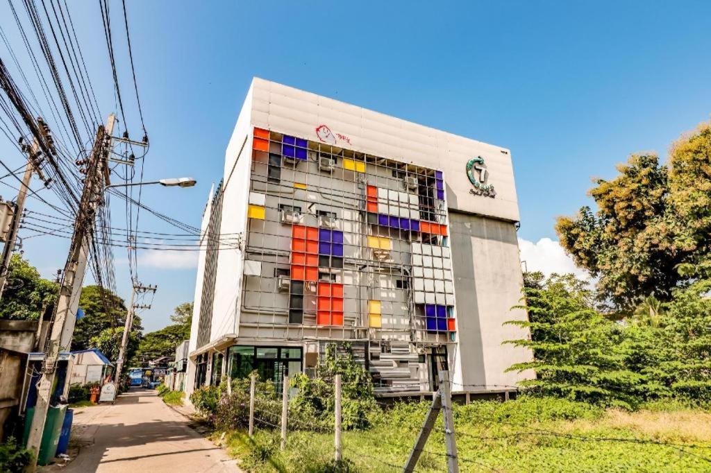 Oyo 412 デイズ ホテル チエンマイ エクステリア 写真